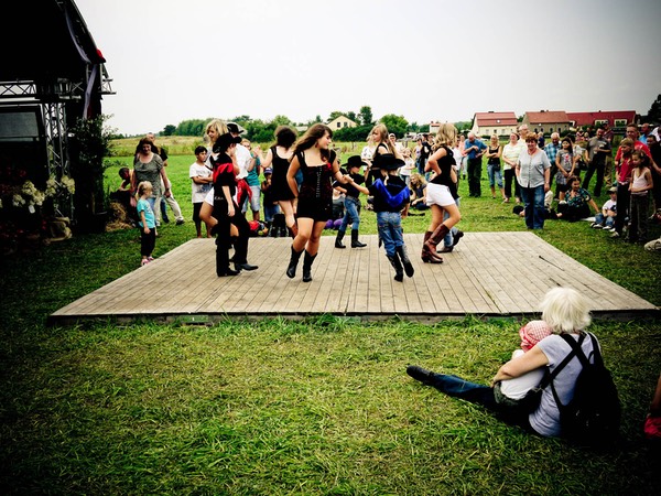 Linedance auf dem Dorffest